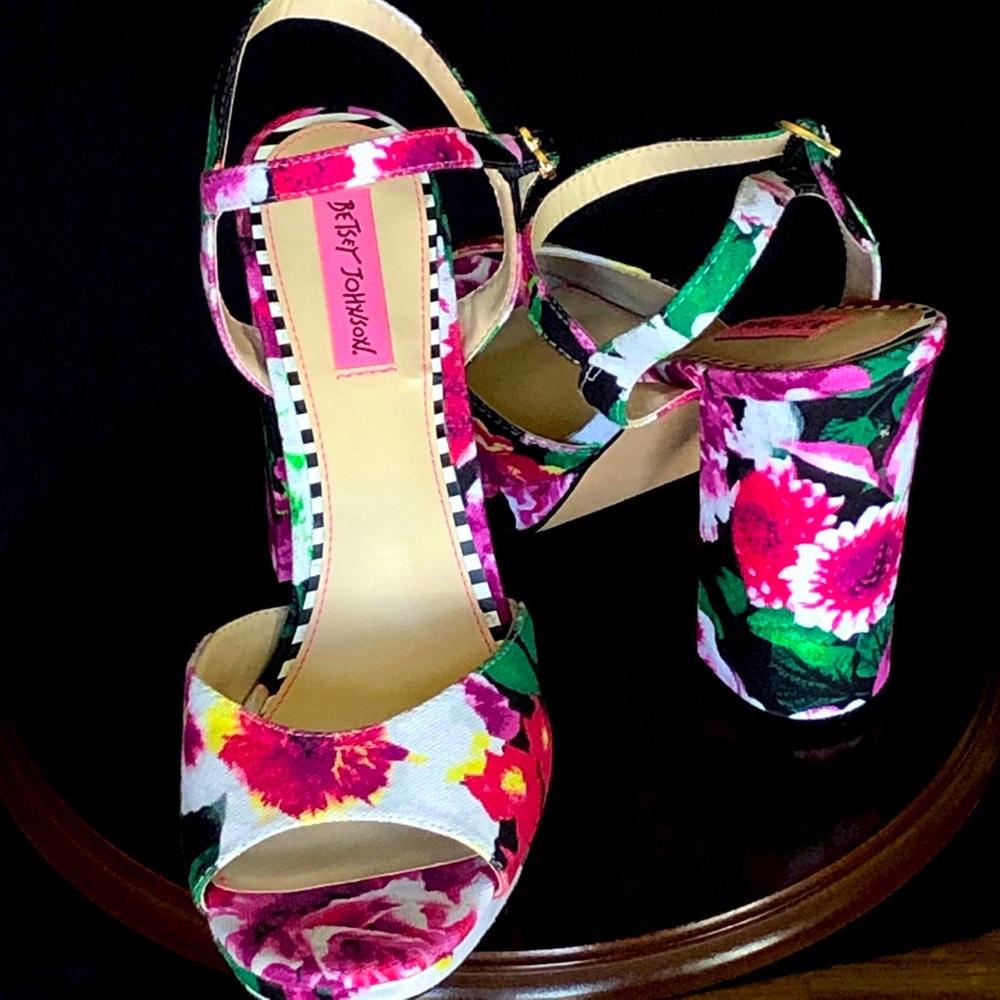 Floral fun sandal